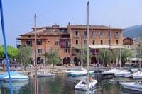 Gardasee: Torri del Benaco, der Yachthafen