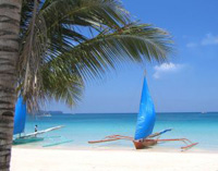 Strand und Boot auf den Philippinen