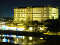 Schloss bei Nacht in Portugal