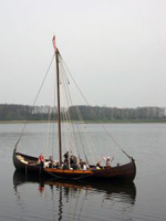 Auswandern nach Skandinavien - hier auf Boot auf einem See