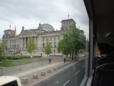 Bus 100 am Reichstag