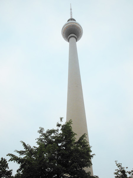 Der Fernsehturm, ein ehemaliges Prestigeobjekt des Ostens.