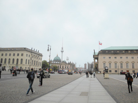 Staatsbibliothek, Historisches Museum, Berliner Dom, Fernsehturm, Berliner Rathaus, Dt.Staatsoper, Bebelplatz