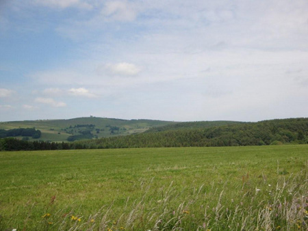 Blick zur Wasserkuppe, dem höchsten Berg der Rhön
