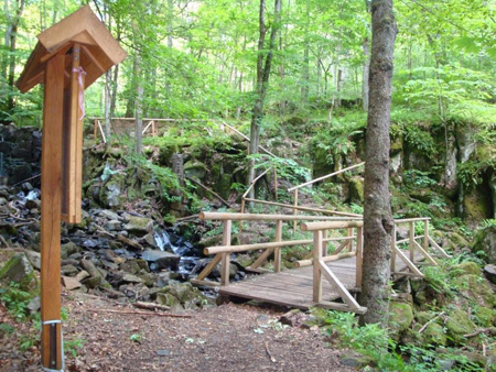 Brücken und Geländer am Wasserfall (Teufelsmühle)
