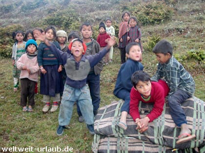 Kinder in Nepal