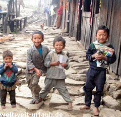 Kinder in Nepal