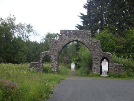 Torbogen am Schwarzen Moor
