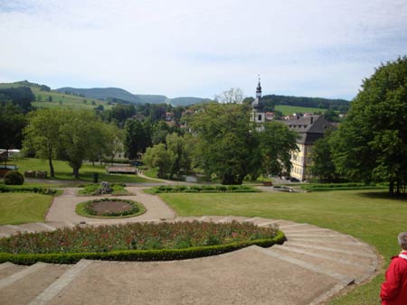 Blick vom oberen Schloßpark auf die Stadtkirche