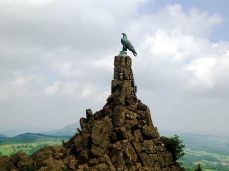 Das Adler-Denkmal von nahem