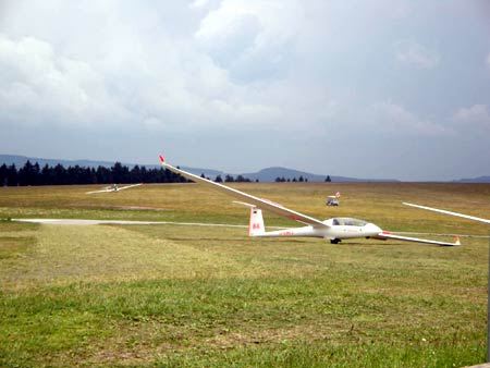 Segelflieger / Segelflugzeuge auf der Wasserkuppe, Rhön