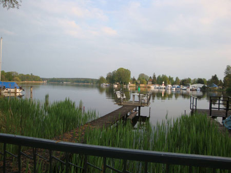 Königs Wusterhausen wird durchflossen von der Dahme, die oftmals zu breiten langgezogenen Seen verbreitert ist.