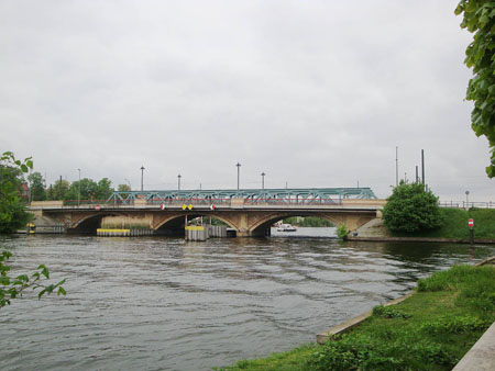 Spreebrücke nach Berlin