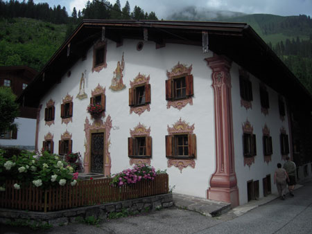 Elbigenalp Hausfassade