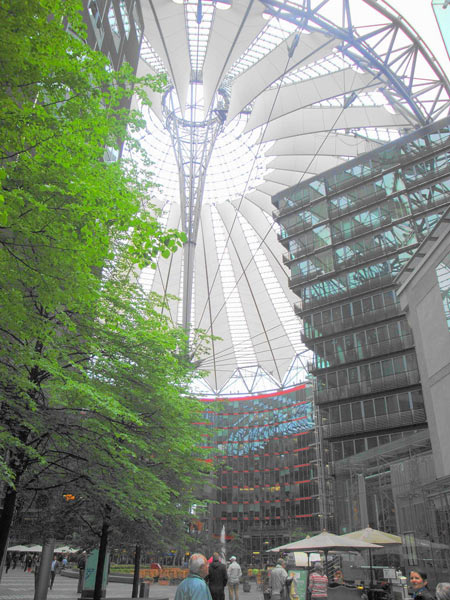Das Forum, Kuppel aus Stahl und Glas