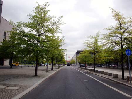 Blick vom Regierungsviertel zum Fernsehturm