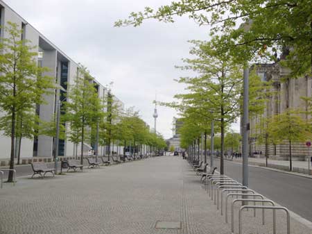 Paul-Löbe-Allee und Fernsehturm