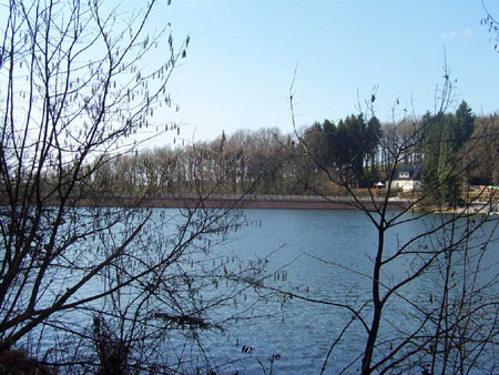 Schevelinger Talsperre - Blick auf den Staudamm