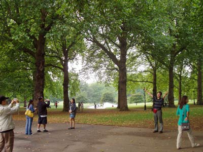 Leute im Green Park, London