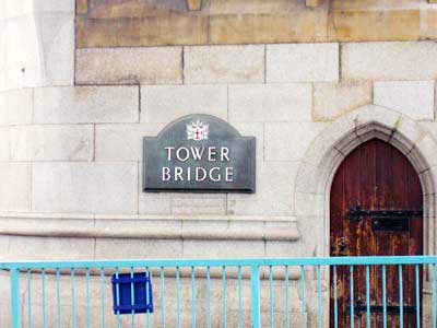 Schild Tower Bridge