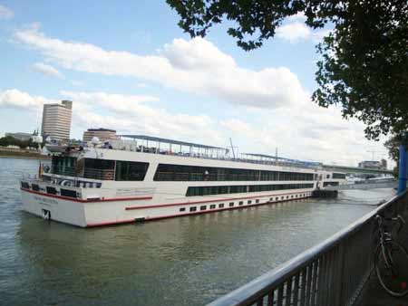 Ausfllugsboot auf dem Rhein