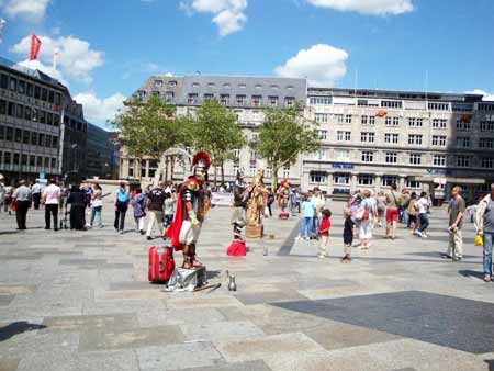 Quirliges Treiben auf der Domplatte