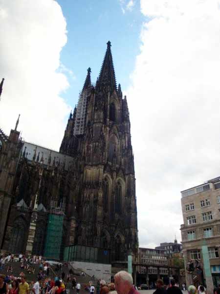 Kölner Dom mit Domplatte