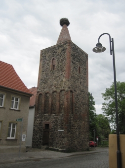 Turm aus Feldsteinen