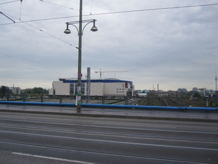 O²-Halle aus der Hochbahn