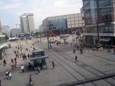 Alexanderplatz mit seiner Weltzeituhr