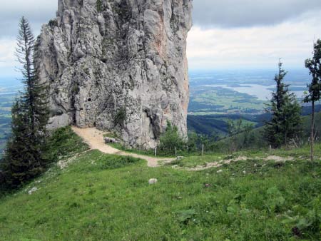 Steg zum Felsen