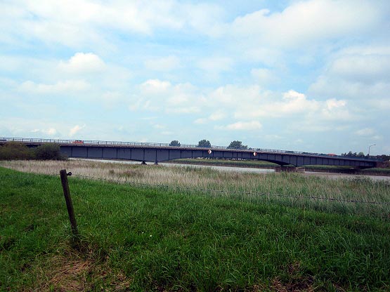 Die B70 - Leda-Brücke nach Leer
