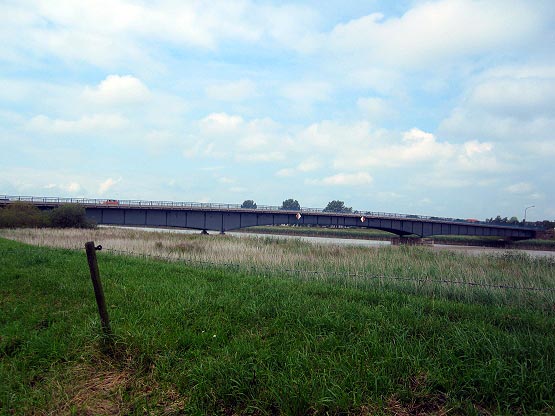 Die B70 - Leda-Brücke nach Leer