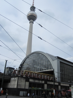 border="1"Bahnhof mit Fernsehturm