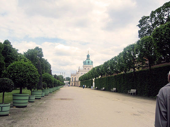 Der Zugang zum Schlosspark