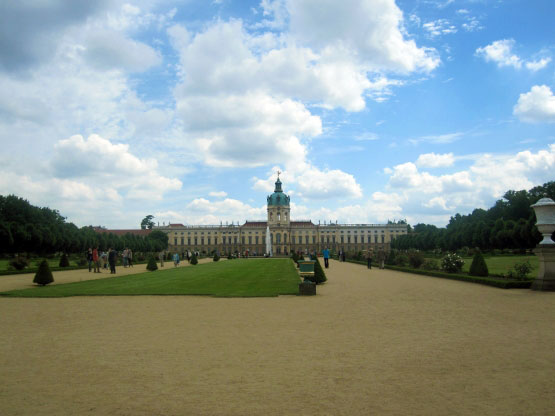 Der weitläufige Schlosspark