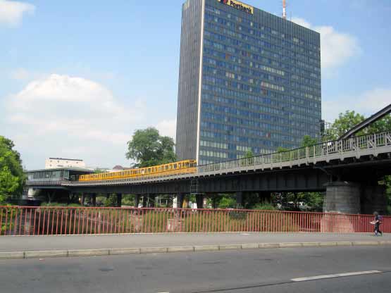U-Bahn Landwehrkanals, Berlin-Kreuzberg