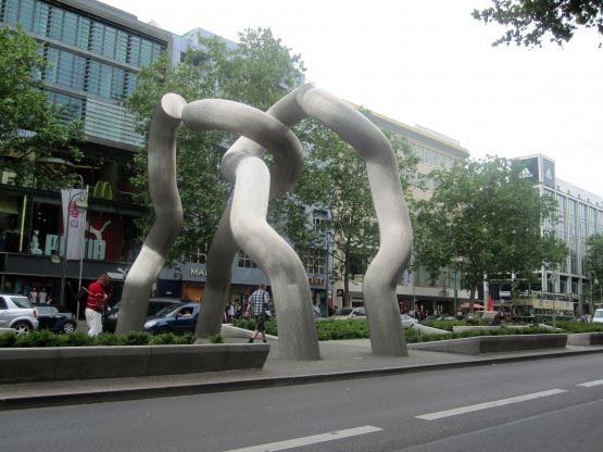 Skulptur der Wiedervereinigung, Tauentzienstrasse, Berlin