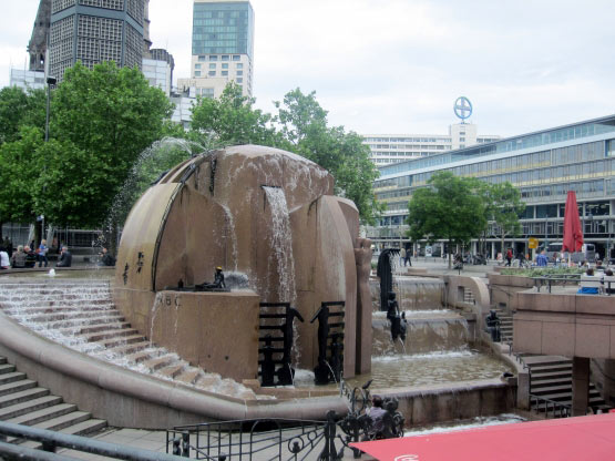 Weltkugelbrunnen Berlin