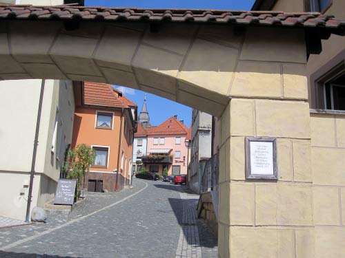 Erneuertes Stadttor zur Oberstadt