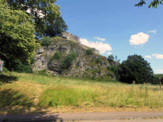 Der Burgstall mit Höhle