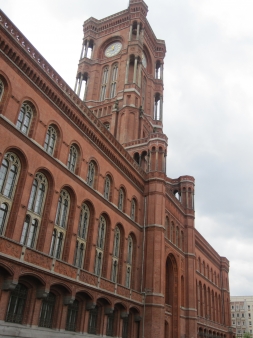 border="1"Das Rote Rathaus