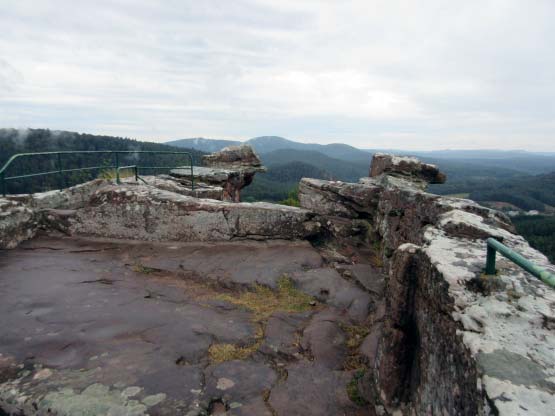 Ganz oben auf dem Drachenfels.