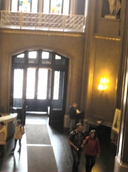 border="1"Eingangshalle