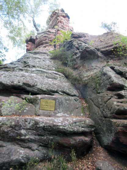 Inschrift am Felsen