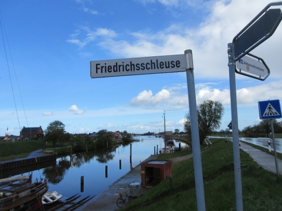 Die Klappbrücke wurde 1990 erneuert.