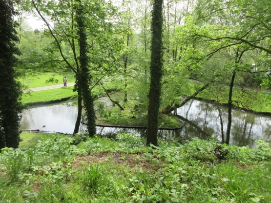Ausblick über Teiche und Springbrunnen