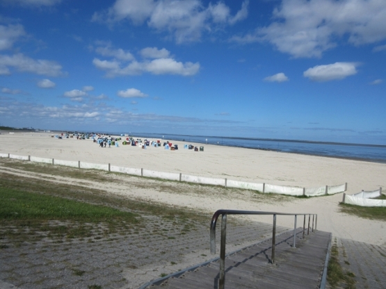 Wir gehen hinunter zum Badestrand