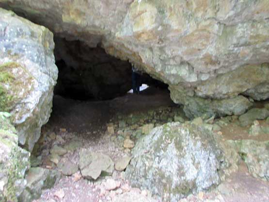 Die tiefer liegende Kleine Bocksteinhöhle