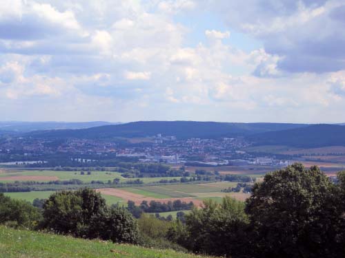 Weitblick über das Maintal mit den Seen